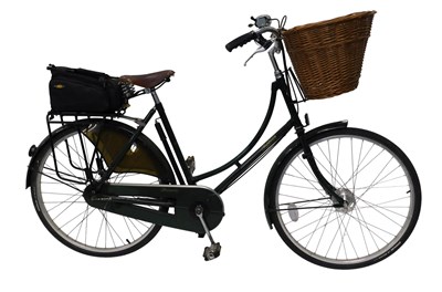 Lot 810 - A Pashley gentleman's bicycle, in green and...