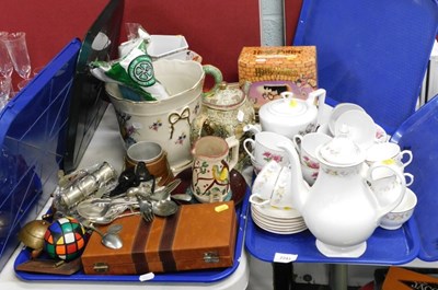 Lot 2243 - A Mayfair Staffordshire part tea set, together...