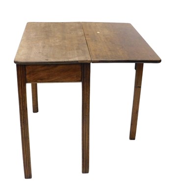 Lot 895 - A George III mahogany drop leaf table, the...
