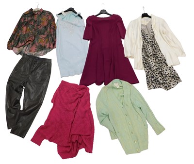Lot 860 - A collection of vintage fashion, to include a...
