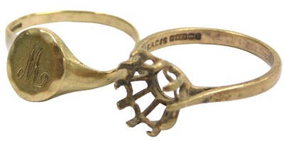 Lot 319 - A lady's 9ct gold signet ring, initial...