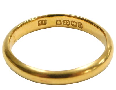 Lot 201 - A 22ct gold wedding band, size G 1/2, 2.4g.