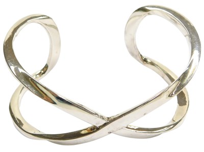 Lot 216 - A Cassandra Goad silver stool bangle, London...
