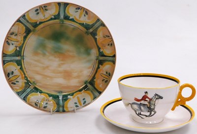Lot 85 - An early 20thC Royal Doulton pottery plate,...