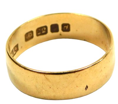 Lot 122 - A 22ct gold wedding band, size K 1/2, 2.9g.
