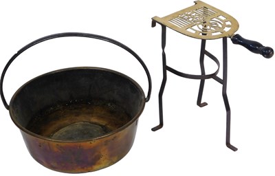 Lot 143 - An early 20thC brass jam pan, with a cast iron...