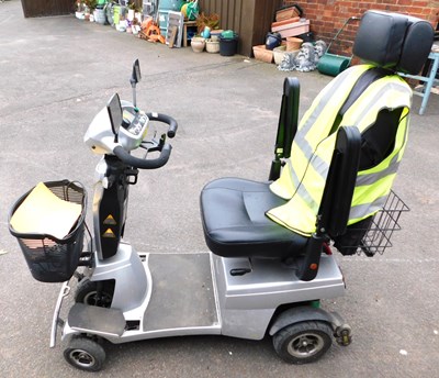 Lot 1007 - A Quingo mobility scooter, with key and charger.