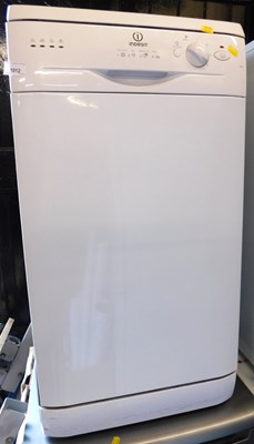 Lot 1012 - An Indesit dishwasher, IDL40.