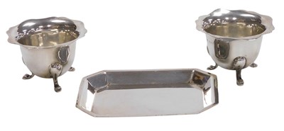 Lot 402 - A pair of George V silver salts, each raised...