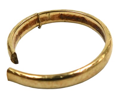 Lot 409 - A remnant of a 9ct gold wedding band, 2.0g.