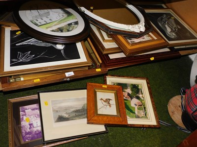 Lot 2017 - Various pictures, prints, mirrors, etc., to...