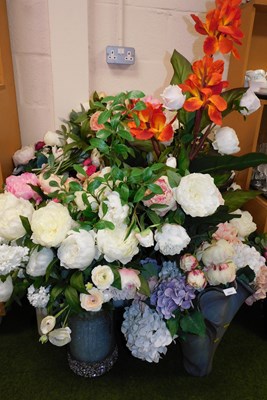 Lot 2027 - A large quantity of artificial flowers,...