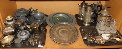 Lot 2042 - Metalware, to include pewter plates, charger,...