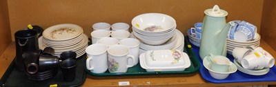 Lot 2054 - Part tea, dinner and coffee wares, to include...