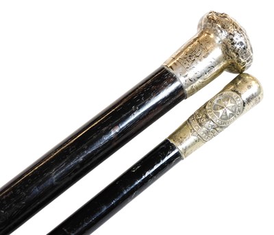 Lot 433 - An early 20thC ebony walking cane, with a...