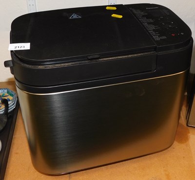Lot 2123 - A Panasonic automatic bread maker, SD-YR2550.