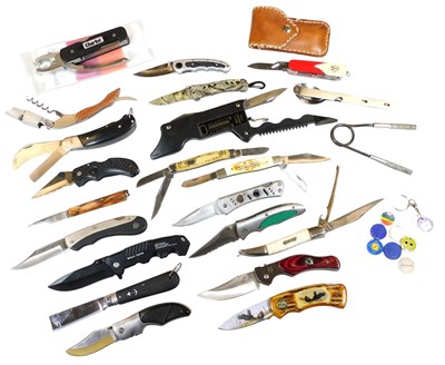 Lot 507 - A group of pocket knives, including Black...