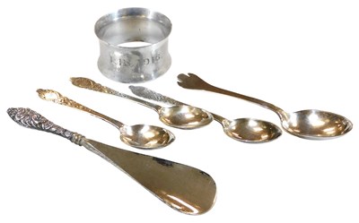 Lot 515 - A set of three Edward VII silver coffee spoons,...