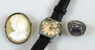 Lot 2251 - A Tissot lady's wristwatch, together with a...