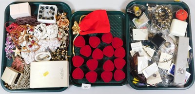 Lot 2257 - Costume jewellery, to include beaded necklaces,...