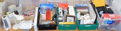 Lot 2277 - General household effects, to include a jigsaw...