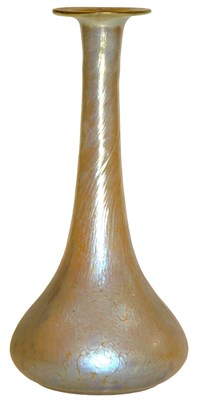 Lot 539 - An early 20thC Loetz Candia Papillon glass...