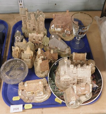 Lot 2028 - A quantity of David Winter cottages,...