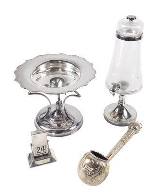 Lot 164 - Silver plated wares, comprising a centrepiece,...