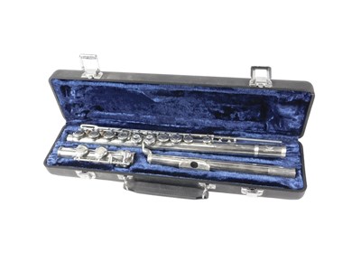 Lot 178 - An Earlham plated flute, cased.