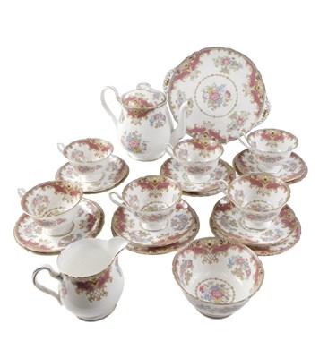 Lot 202 - A Shelley Sheraton pattern part tea service,...