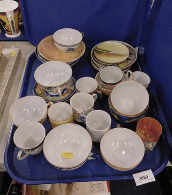 Lot 2069 - Oriental teacups and saucers, together with...