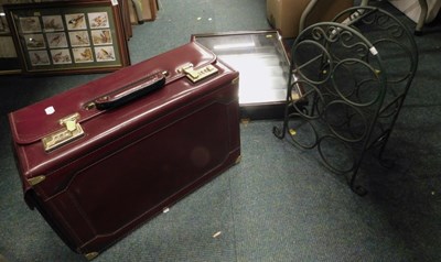 Lot 2080 - A Picture Pride display case, with five glass...