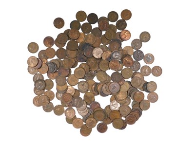 Lot 606 - Approximately 200 farthings.