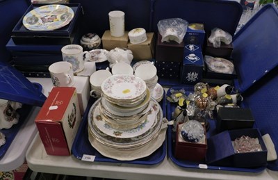 Lot 2100 - Housewares, collectables, ceramics and...