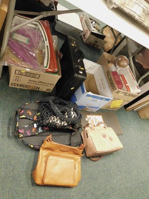 Lot 2123 - A mixed lot, to include Christmas decorations,...