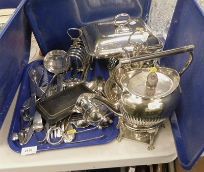 Lot 2136 - Plated ware, including spirit kettle on stand,...
