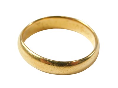 Lot 82 - A 22ct gold wedding band, of plain design, 6mm...