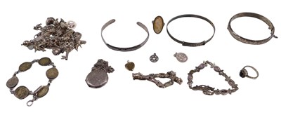 Lot 579 - A group of silver and other jewellery,...