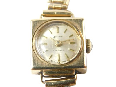 Lot 547 - A 9ct gold Accurist ladies wristwatch, with a...