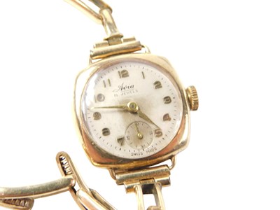 Lot 539 - A 9ct gold cased Avia ladies wristwatch, with...