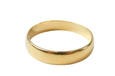 Lot 49 - A George V 22ct gold wedding band, of plain...
