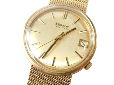Lot 72 - A Bulova gentlemens wristwatch, the circular...
