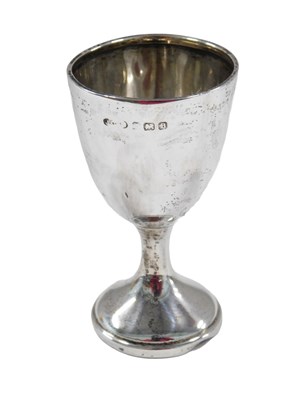 Lot 745 - A George V silver egg cup, hallmark rubbed,...