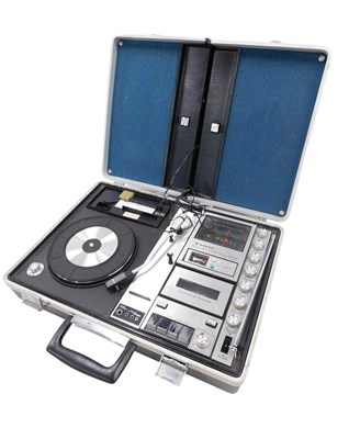 Lot 813 - A Sanyo model G2615H solid state stereo music...