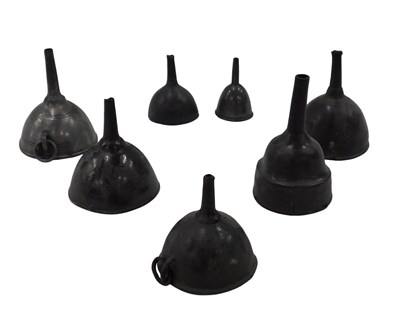 Lot 371 - Various small 18thC and later pewter...