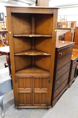 Lot 1569A - A group of bedroom furniture to consist of an...