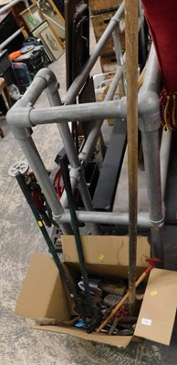 Lot 1701 - A quantity of hand tools, to include forks,...