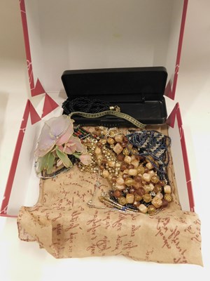 Lot 2180 - A group of assorted costume jewellery,...