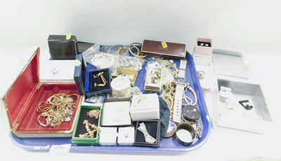 Lot 2189 - Assorted costume jewellery, plated earrings,...