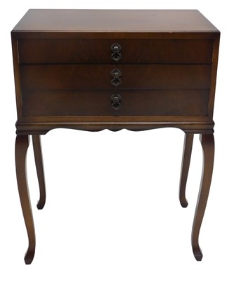 Lot 1057 - A canteen of silver plated Community plate...